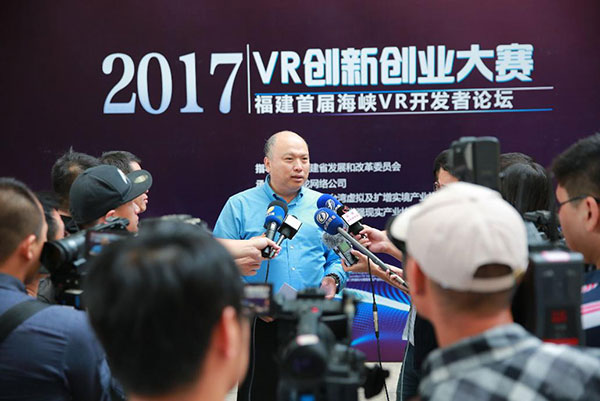 网龙执行董事,福建网龙公司董事长郑辉接受媒体采访