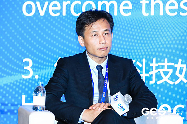 网龙网络公司首席执行官、互联网教育智能技术及应用国家工程实验室副主任熊立博士在圆桌互动环节